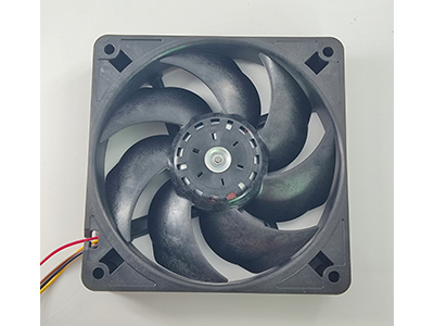 高功率密度與大風(fēng)量的山洋SanAce散熱風(fēng)扇，提升散熱效率 
